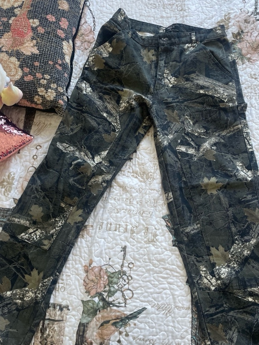 wide leg camo jeans!!